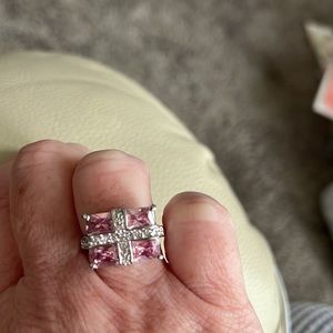 Swarovski Elements silver tone ring in size 7! Matching earrings in closet!